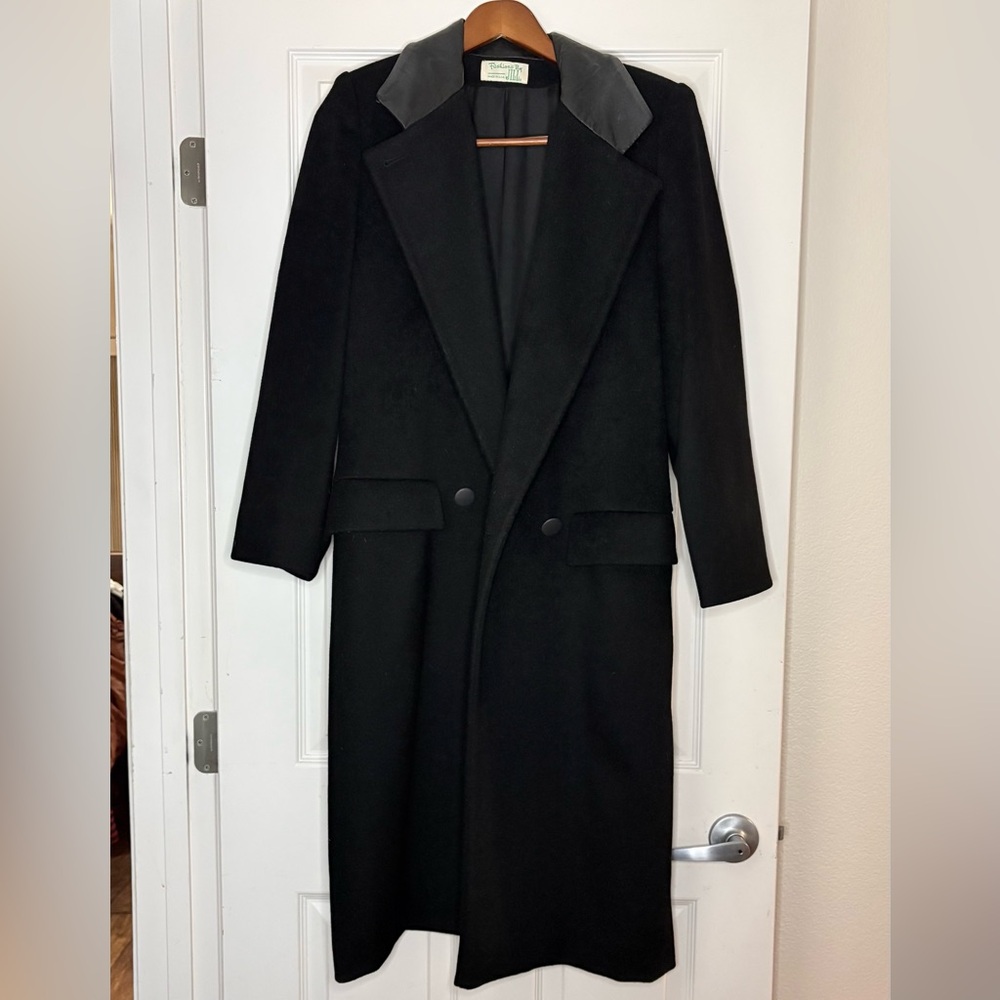 Vintage - 100% Pure Wool Long Black Coat With Leather Collar